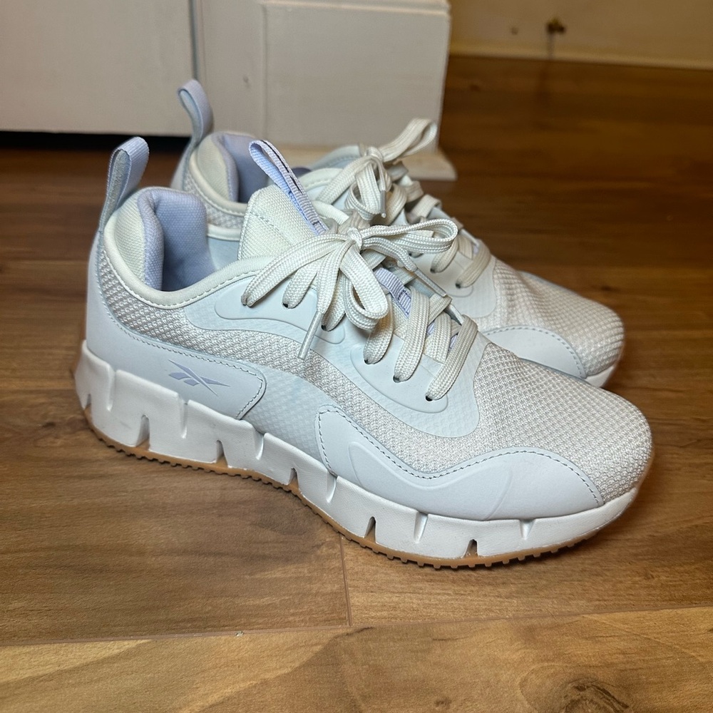 REEBOK WOMEN’S ZIG DYNAMICA SNEAKERS— SIZE 9